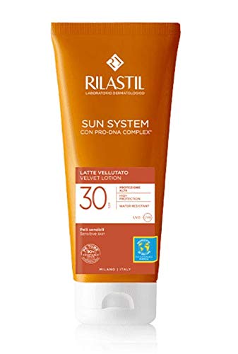 Rilastil Sun System Latte Velluto, Emulsione Fluida dalla Texture Vellutata per Pelli Sensibili, Resistente all Acqua, SPF 30, 200ml